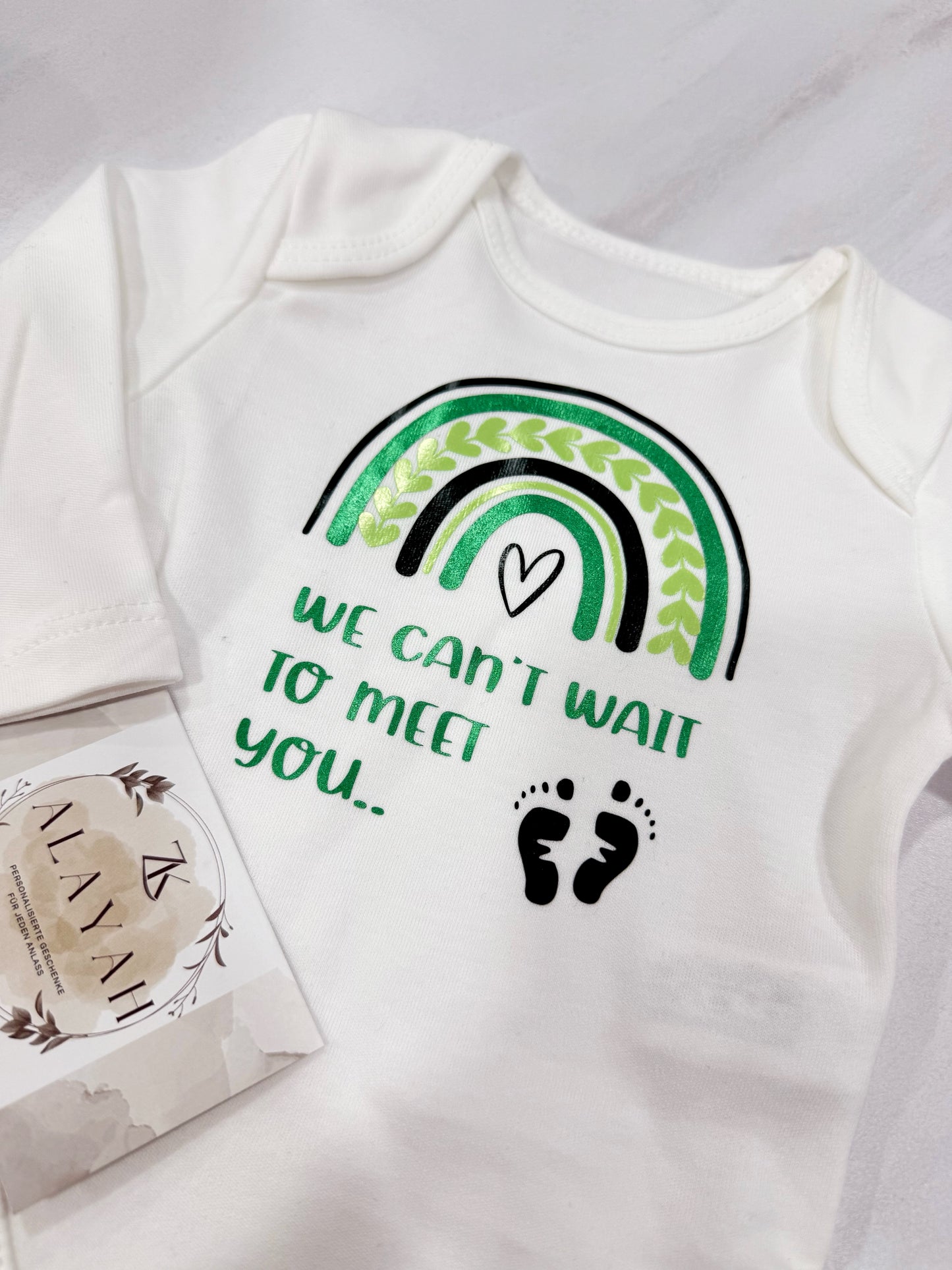 BABYBODY SCHWANGERSCHAFTSANKÜNDIGUNG REGENBOGEN GRÜN
