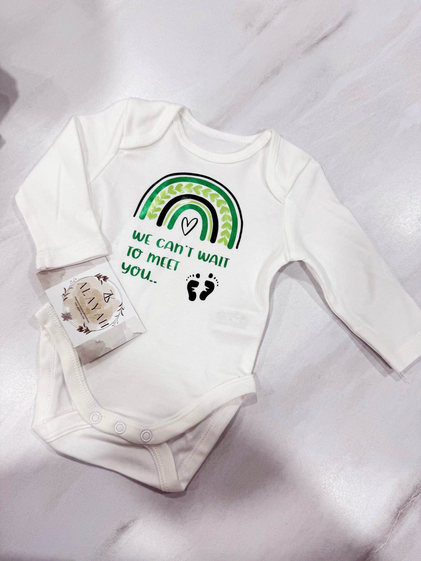 BABYBODY SCHWANGERSCHAFTSANKÜNDIGUNG REGENBOGEN GRÜN