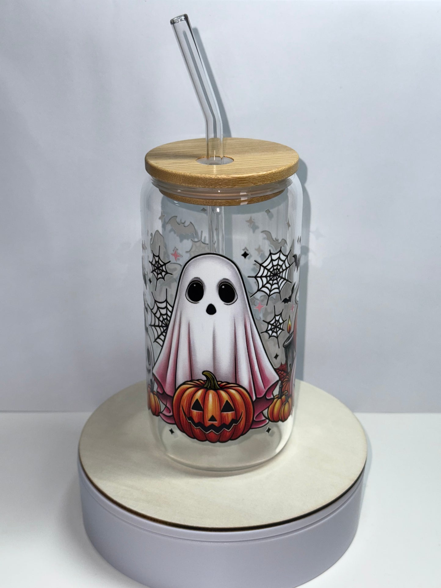 CUP MIT GEIST UND KÜRBISSEN