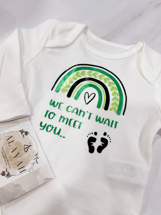 BABYBODY SCHWANGERSCHAFTSANKÜNDIGUNG REGENBOGEN GRÜN